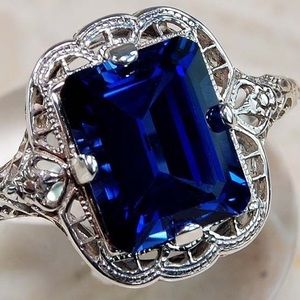 Stunning 2 ct Sapphire & 925 Sterling Silver Ring